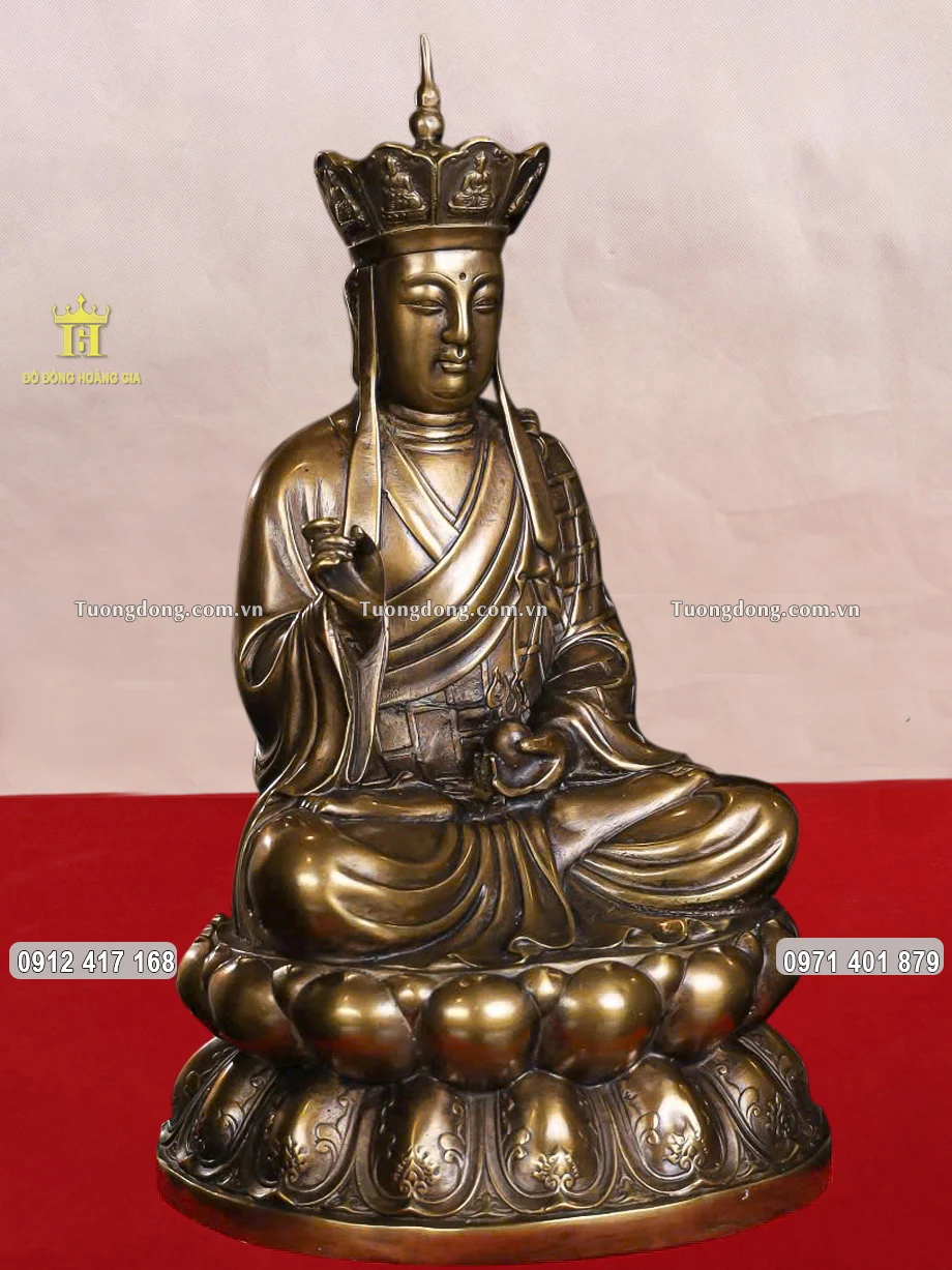 Hình ảnh nhìn nghiêng của bức tượng ngài Địa Tạng